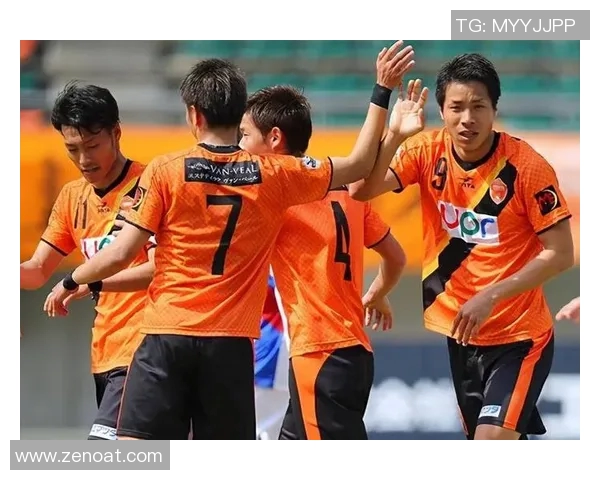 横滨水手与新泻天鹅的激烈对决展现足球魅力与团队精神